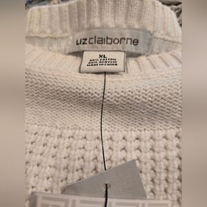 Liz Claiborne Women's White scoop neck Sweater